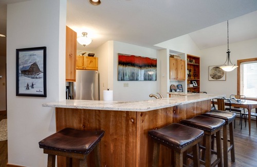 Steamboat Springs Condo | TR1211 | Phenomenal Mtn Getaway | Close to Skiing | Hot Tubs | A/C