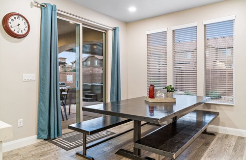 Washington House | Trailhead - Dog Friendly!