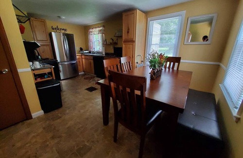 Raytown House | Trailview: Walk to Stadium! Free Fubo for World Cup, Plenty of Parking! Dogs OK
