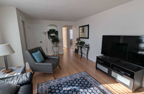 Raytown House | Trailview: Walk to Stadium! Free Fubo for World Cup, Plenty of Parking! Dogs OK