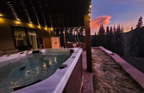 Alma House | Tranquil 3-bedroom cabin in wonderful Fairplay perfect for relaxing