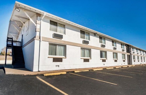 Dodge City Hotel | Travelodge by Wyndham Dodge City KS