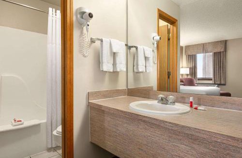 Wellington Hotel | Travelodge by Wyndham Wellington