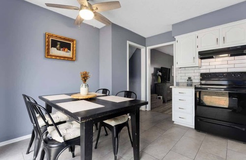 South Kansas City House | TrendyCorpRentalNearHwy