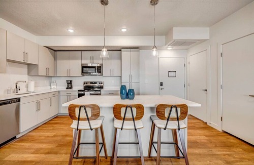 Draper Apartment | Tropical Themed 2bd 2ba w/bunk beds