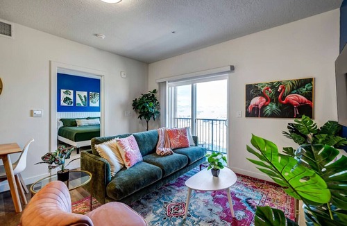 Draper Apartment | Tropical Themed 2bd 2ba w/bunk beds
