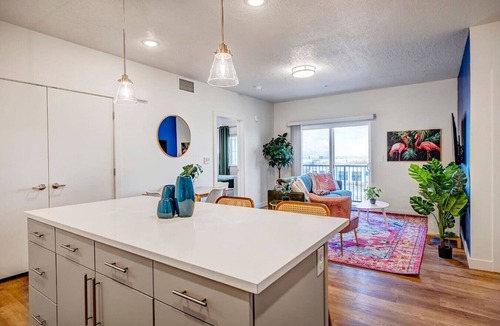 Draper Apartment | Tropical Themed 2bd 2ba w/bunk beds