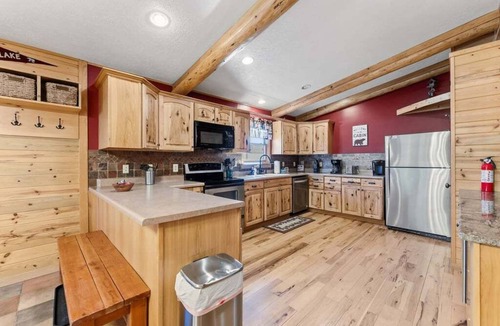 Grand Lake Cabin | True Grand Lake cabin getaway 3 bedroom, private hot tub, close to town