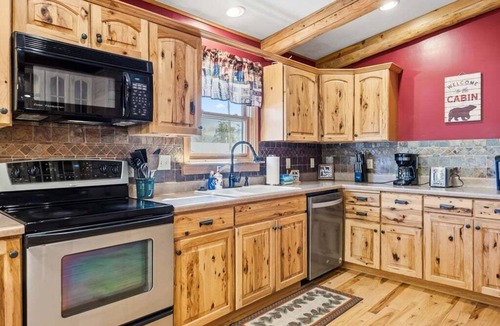 Grand Lake Cabin | True Grand Lake cabin getaway 3 bedroom, private hot tub, close to town