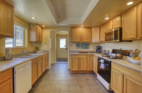 Pagosa Springs Cabin | Tubing Promo! Hot tub, Stunning Mountain Views, Near Downtown!