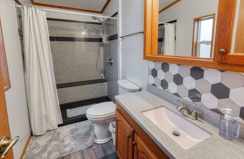 Salina House | Tucked off the Path-Yet near it all! <5 min to entertainment, colleges and more!