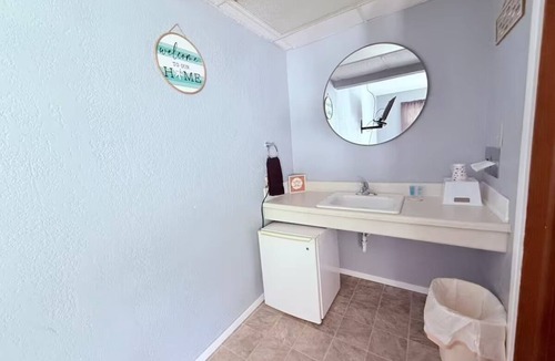 Ida Grove Hotel | Two Charming Rooms Perfect for Budget Travelers Seeking Unique Themes in Iowa