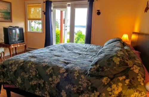 Union Bay Bed & Breakfast | Two Eagles Lodge