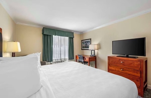 Eagle Hotel | Two Standard King Rooms + Free Breakfast & Shuttle| Eagle Pool & Ice Rink 2.1 mi