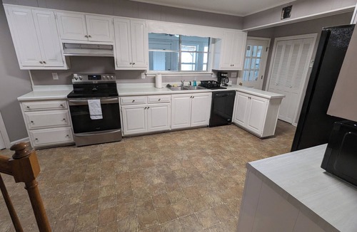 Jackson House | Ultimate Group Getaway Sleeps 18-Game Room-8BR/5BA