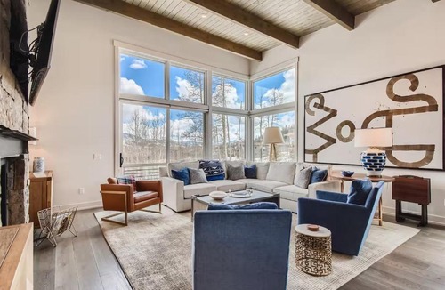 Silverthorne House | Ultra Luxury Retreat - Private Hot Tub, Firepits