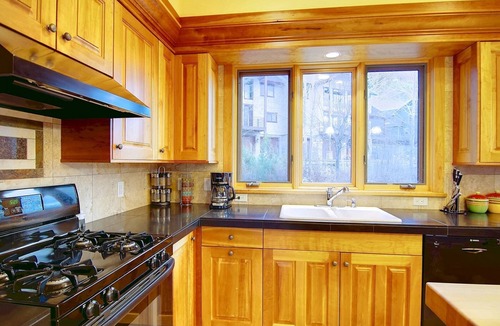 Steamboat Springs House | Unforgettable Views-Private Shuttle-Walk 2 Town/Trails+Big Garage-Deck-Fenced Patio-Grill-W/D-DogsOK