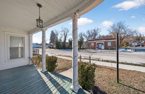 Clarksville House | Unique 3-bed, 4-bath Home in Charming Clarksville MO