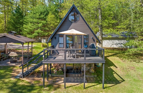 Eagle River Cabin | Unique A-Frame cabin/Sauna/Pet friendly/Nearby Trails
