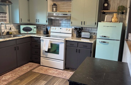 Vernal Apartment | Unique cozy 2-bedroom ,1.5 bath, king bed, suite in Vernal. Close to work & play