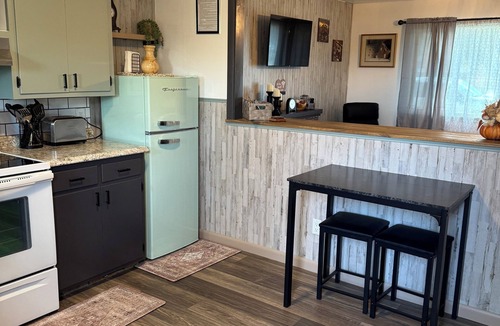 Vernal Apartment | Unique cozy 2-bedroom ,1.5 bath, king bed, suite in Vernal. Close to work & play