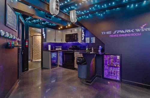 Platte City House | Unique Gaming Suite Sleeps 10 Mins to Airport
