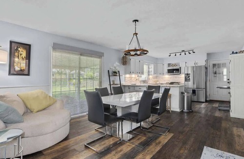 Platte City House | Unique Gaming Suite Sleeps 10 Mins to Airport