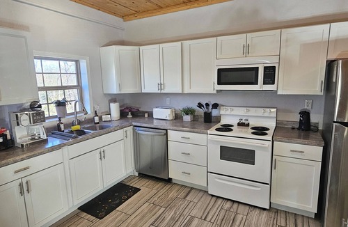 Dunnegan House | Unplug and unwind at this 2BR/2BA Hideaway, just a short walk to a swimming/fishing cove, backing to peaceful Corps land. Enjoy mornings in nature, afternoons by the water, and evenings around the firepit—perfect for couples, families, or friends!