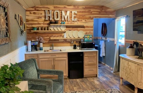 Grove Cabin | "Unwind and Embrace Nature's Serenity at Creekside Cabins: Your Idyllic Retreat!