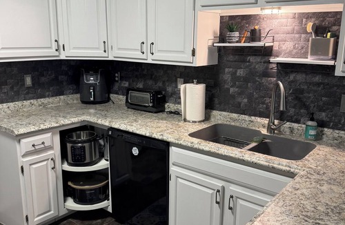 North Sioux City Condo | Unwind by the Lake - Spacious 3BR Condo, Minutes from Sioux City