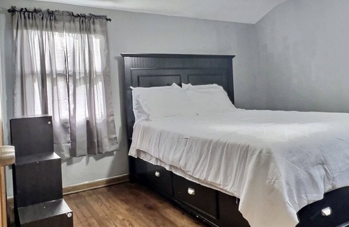 Milwaukee Apartment | Upper unit
