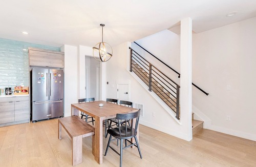 Berkley House | Upscale 3-bedroom Lakefront house in Denver with Gorgeous Views and Indoor Sauna