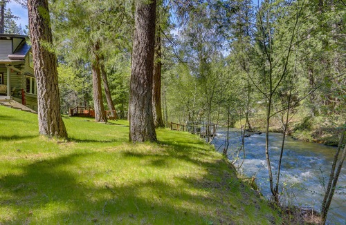 Trout Lake Cabin | Upscale Riverfront Lodge with Firepits & Game Room - Close to Mt. Adams