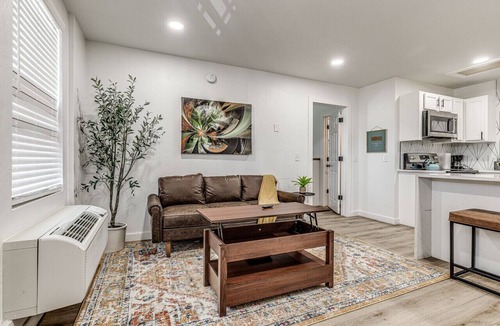 Midtown Apartment | Urban 1 Bed Apartment