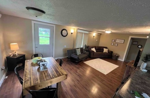 Valentine House | Valentine’s Tourist Tenure- Charming 2 bedroom cozy vacation home