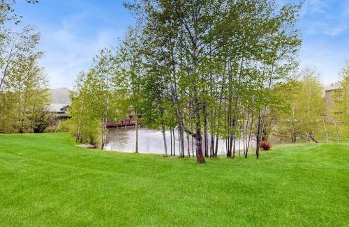 Elkhorn Village Apartment | Valley Gem Lower