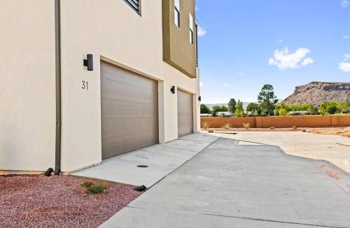 Bloomington House | Villa #31 - Luxury Golf Lower Level! Best View! Pool and Hot Tub! Golf and Tennis!