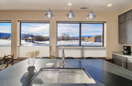 Mesa House | Vini's Place- A Cool Creek Retreat Pet Friendly and Fully Wheelchair Accessible!