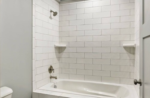 Parkville Apartment | ✰Vintage Charm✰ King Bed & Great Bath✰Main Street