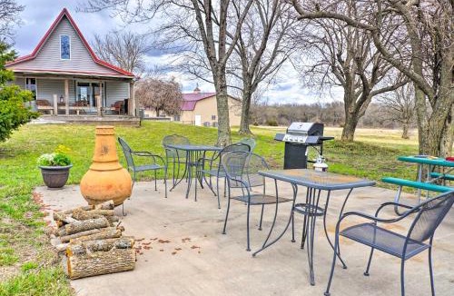 Towanda House | Vivid 'Cedar Ridge' Cabin ~ 23 Miles to Wichita!