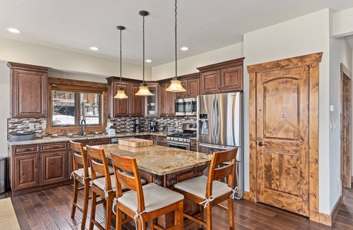 Steamboat Springs House | Walk to Downtown! Hot Tub! Garage Parking!