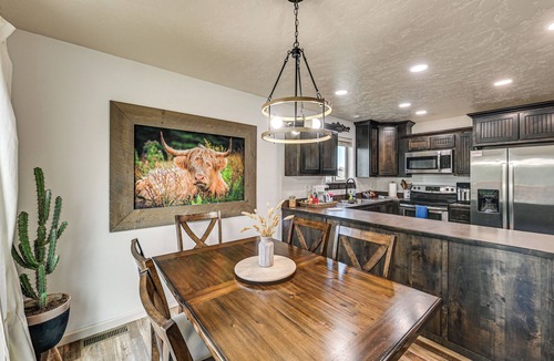 Cody Cottage | Walk to Downtown: Family-friendly Cody Home!