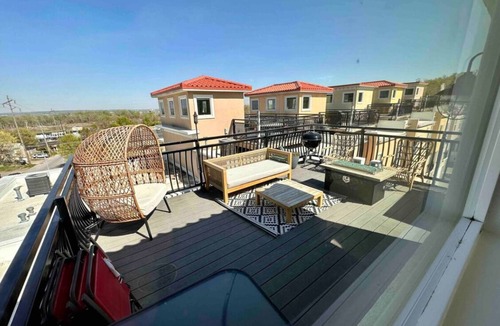Little Italy Condo | Walk to downtown ~ Furnished with Rooftop!
