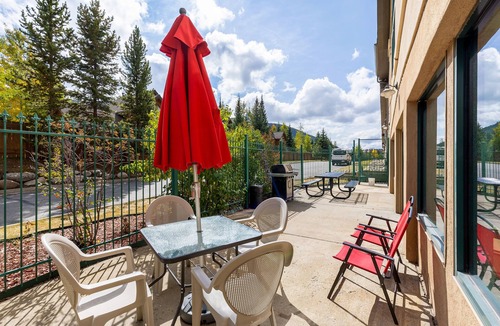 Mountain House Condo | Walk to Gondola in 8 minutes/Pool and Hot Tub/Fitness Room