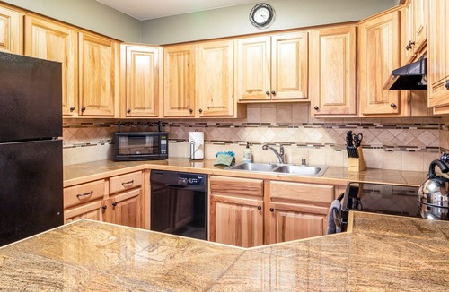 Breckenridge Condo | Walk to lift and Main Street. Pool and hot tub.