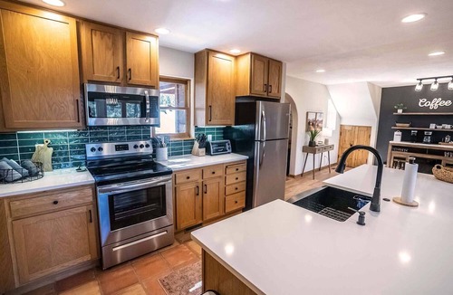 Angel Fire House | Walk to Lift | Wheeler Views | Hot Tub | Rustic Chalet