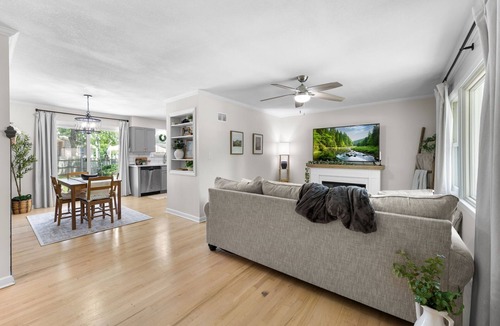 South Kansas City House | Walk to Martin City + Sleeps 6 + Yard + Fire Pit