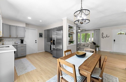 South Kansas City House | Walk to Martin City + Sleeps 6 + Yard + Fire Pit