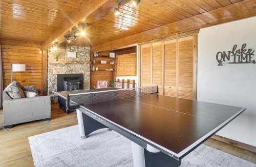 Manhattan House | Walk to Tuttle Creek Lake: Secluded Scenic Retreat