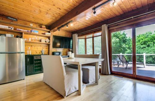 Manhattan House | Walk to Tuttle Creek Lake: Secluded Scenic Retreat
